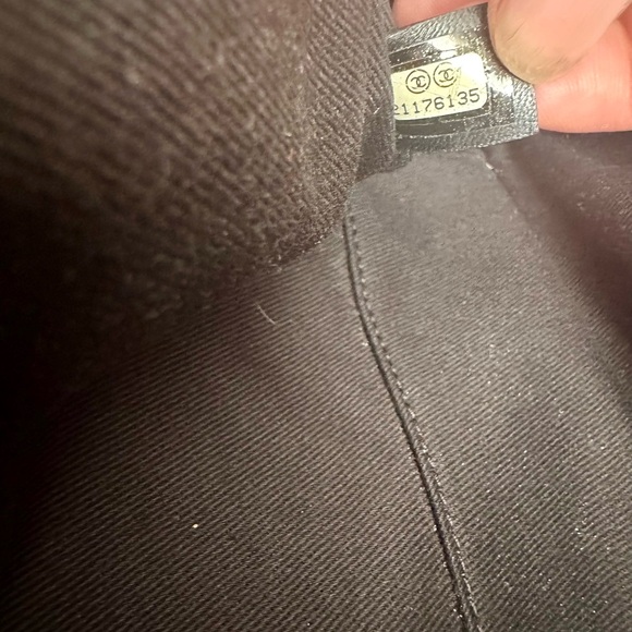 CHANEL TOTE - Picture 11 of 13